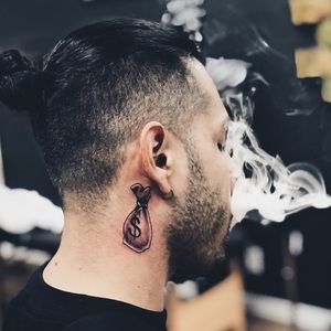 Meet your Posher, Leo